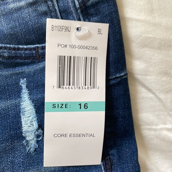Jeans never worn. Still in tags. - Picture 3 of 5